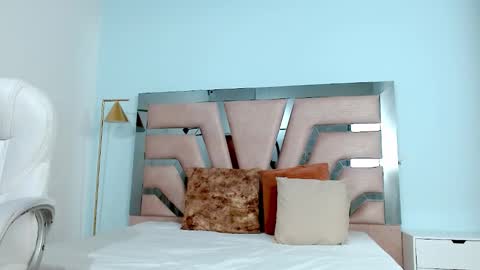 Snapshot of sophia_hadid chatting on 01/18/25, 08:30 Sophia online show from 01/18/25, 08:30