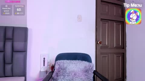 Snapshot of sophia_lemos chatting on 01/27/25, 04:43 Sofia  online show from 01/27/25, 04:43