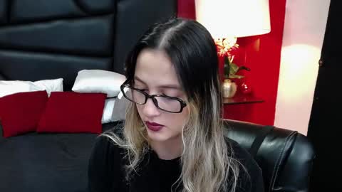 Snapshot of sophia_loreenn chatting on 01/10/25, 11:33 Sofia online show from 01/10/25, 11:33