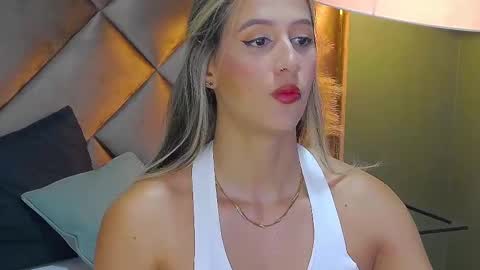 Snapshot of sophia_loreenn chatting on 09/10/25, 01:55 Sofia online show from 09/10/25, 01:55