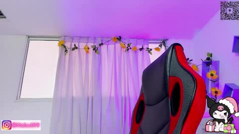 Snapshot of sophia_milano chatting on 12/17/24, 12:11 sophia_milano online show from 12/17/24, 12:11