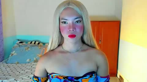 Snapshot of sophia_miller69x chatting on 02/13/25, 07:42 SOPHIA online show from 02/13/25, 07:42