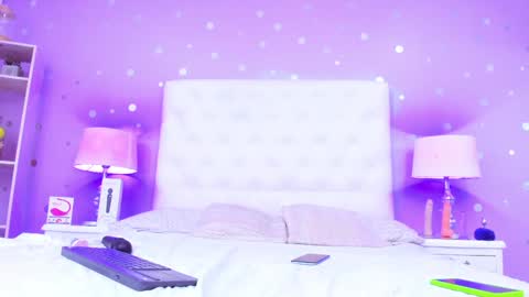 Snapshot of sophia_models chatting on 12/05/24, 07:06 Sophia  online show from 12/05/24, 07:06