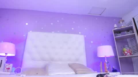 Snapshot of sophia_models chatting on 02/13/25, 07:42 Sophia  online show from 02/13/25, 07:42