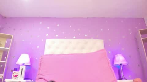 Snapshot of sophia_models chatting on 10/15/25, 07:47 Sophia  online show from 10/15/25, 07:47