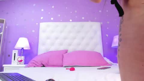 Sophia  online show from 11/22/25, 07:57