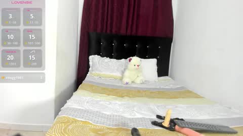 sophia_moons_ online show from 01/12/26, 09:53