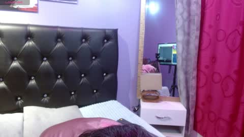 Snapshot of sophia_ny chatting on 12/28/24, 01:50 SOPHIA online show from 12/28/24, 01:50