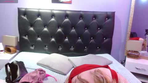 Snapshot of sophia_ny chatting on 01/15/25, 07:44 SOPHIA online show from 01/15/25, 07:44