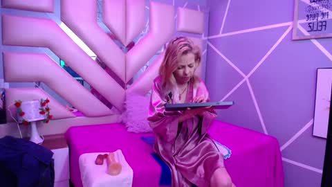 Snapshot of sophia_ny chatting on 02/17/25, 11:09 SOPHIA online show from 02/17/25, 11:09