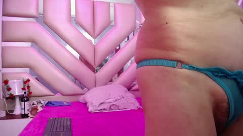 Snapshot of sophia_ny chatting on 02/26/25, 07:38 SOPHIA online show from 02/26/25, 07:38