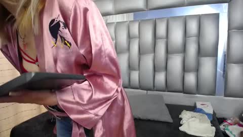 Snapshot of sophia_ny chatting on 02/28/25, 07:35 SOPHIA online show from 02/28/25, 07:35