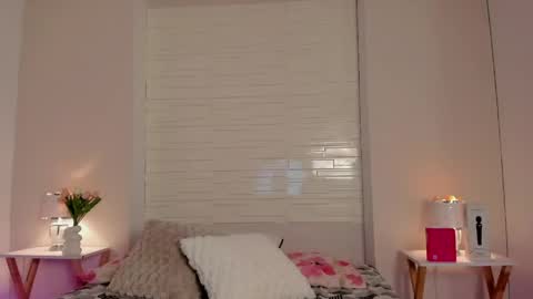 Snapshot of sophia_stonne chatting on 05/06/26, 12:10 S O P H I A online show from 05/06/26, 12:10