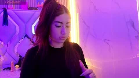 Snapshot of sophia_tf chatting on 03/31/26, 08:09 Sophia online show from 03/31/26, 08:09