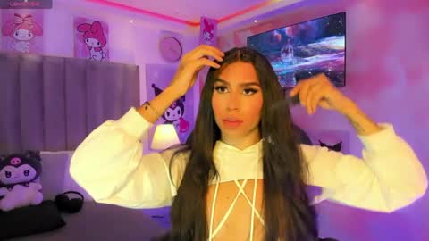 Snapshot of sophia_velarie chatting on 04/27/26, 05:05 Sophia Velarie online show from 04/27/26, 05:05