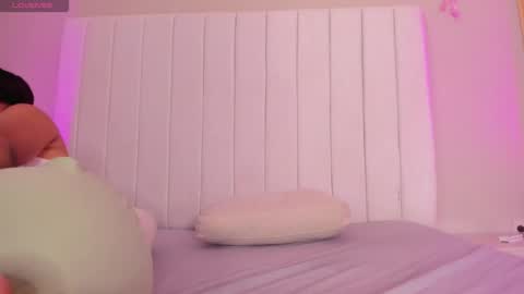Snapshot of sophia_walkett chatting on 05/06/26, 02:00 Michelle online show from 05/06/26, 02:00