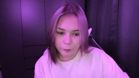 Snapshot of sophia_xi chatting on 12/20/25, 11:17 Sophia online show from 12/20/25, 11:17