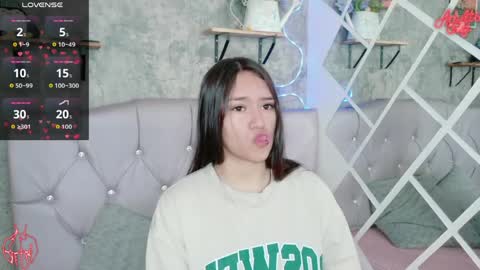 Snapshot of sophia_xoxo1 chatting on 04/27/26, 04:05 Sophie online show from 04/27/26, 04:05