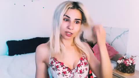 Snapshot of sophiaa90 chatting on 06/24/26, 06:12 Sophiaa online show from 06/24/26, 06:12