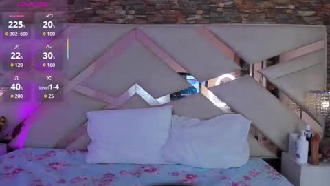 Sophia Paris online show from 11/23/25, 03:28