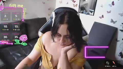 sophiaa_vega_ online show from 10/14/25, 04:19