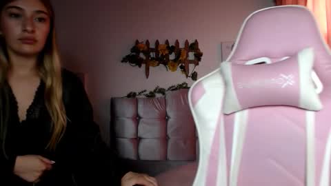 Snapshot of sophiaalee chatting on 03/24/26, 10:37 SophiaLee online show from 03/24/26, 10:37