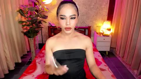 Snapshot of sophiaandresx chatting on 11/21/25, 06:45 UR HOT SOPHIA online show from 11/21/25, 06:45