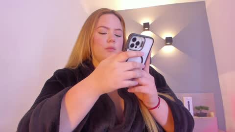 Snapshot of sophiarossee chatting on 01/28/25, 06:17 Sofi online show from 01/28/25, 06:17