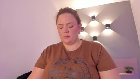 Snapshot of sophiarossee chatting on 02/21/25, 12:17 Sofi online show from 02/21/25, 12:17