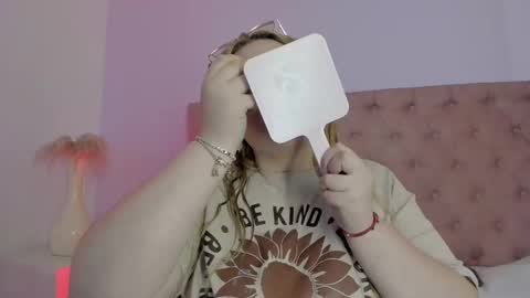 Snapshot of sophiarossee chatting on 09/24/25, 11:35 Sofi online show from 09/24/25, 11:35