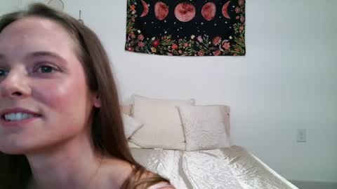 sophiaskyee444 online show from 06/17/26, 02:03