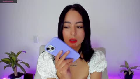 Snapshot of sophie_001 chatting on 12/02/24, 11:29 Sophie online show from 12/02/24, 11:29