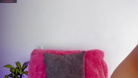 Snapshot of sophie_001 chatting on 12/18/24, 07:52 Sophie online show from 12/18/24, 07:52