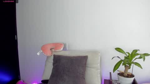 Snapshot of sophie_001 chatting on 01/13/25, 08:15 Sophie online show from 01/13/25, 08:15