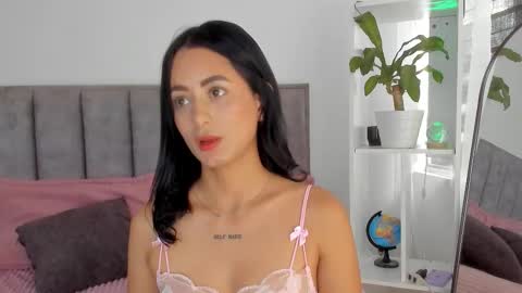 Snapshot of sophie_001 chatting on 09/12/25, 08:42 Sophie online show from 09/12/25, 08:42