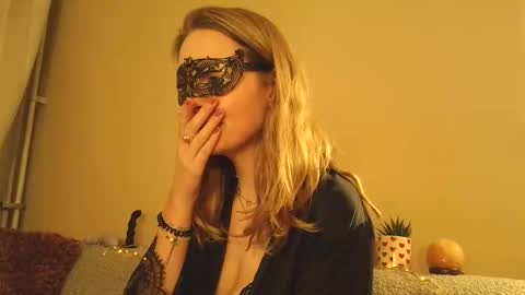 Snapshot of sophie_and_joost_luckydip chatting on 03/05/26, 06:48 Sophie And Joost Luckydips Cam online show from 03/05/26, 06:48