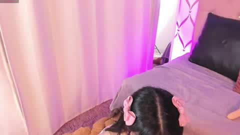 Snapshot of sophie_bunny1 chatting on 12/17/24, 04:34 Sophie online show from 12/17/24, 04:34