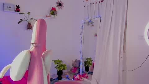 Snapshot of sophie_dolly_ chatting on 12/16/24, 08:16 sophie doll online show from 12/16/24, 08:16