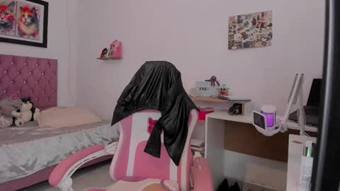 Snapshot of sophie_dolly_ chatting on 01/14/26, 05:51 sophie doll online show from 01/14/26, 05:51