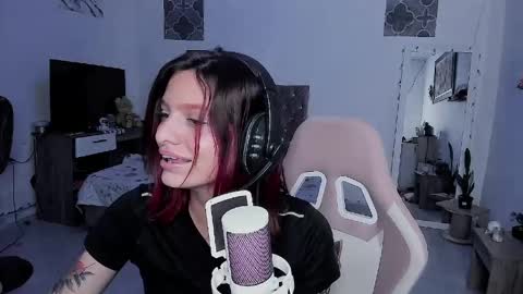 Snapshot of sophie_dolly_ chatting on 04/22/26, 03:31 sophie doll online show from 04/22/26, 03:31