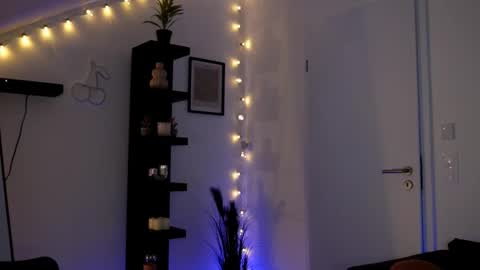 Sophie online show from 10/15/25, 01:22