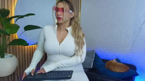  SOPHIE JANNER online show from 06/01/26, 10:11