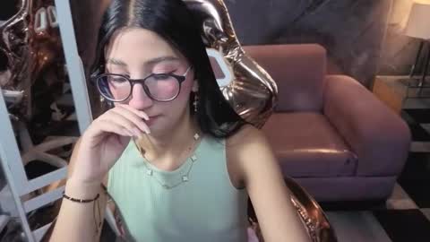 Snapshot of sophie_jones_b chatting on 02/12/26, 12:44 sophie_jones_b online show from 02/12/26, 12:44