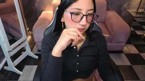 sophie_jones_b online show from 05/12/26, 12:57