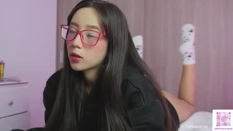 Snapshot of sophie_lii chatting on 10/07/25, 05:59 Sophie or Sof online show from 10/07/25, 05:59