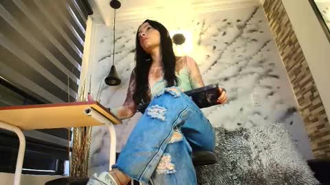 Sophie online show from 11/04/25, 12:04