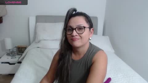 Snapshot of sophie_lopez1 chatting on 01/16/25, 03:23 Sofa online show from 01/16/25, 03:23