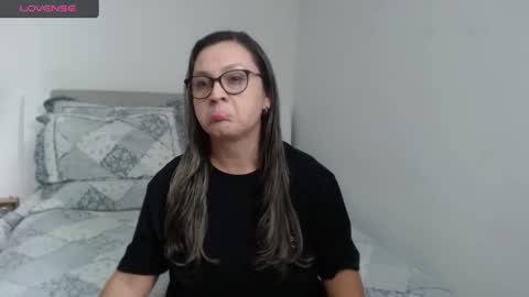 Snapshot of sophie_lopez1 chatting on 01/28/25, 03:15 Sofa online show from 01/28/25, 03:15