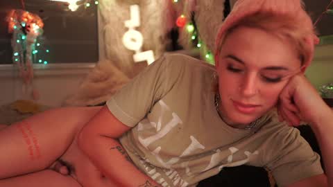 Snapshot of sophie_lovely chatting on 12/12/24, 04:26 derpy derpington online show from 12/12/24, 04:26