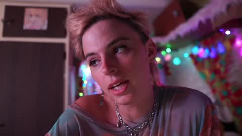 Snapshot of sophie_lovely chatting on 12/24/24, 05:05 derpy derpington online show from 12/24/24, 05:05